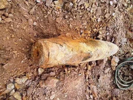 Deux bombes datant de la guerre du Vietnam découvertes à Quang Tri ảnh 1
