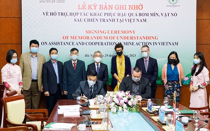 Mobiliser les ressources internationales pour surmonter les conséquences des bombes et des mines ảnh 1