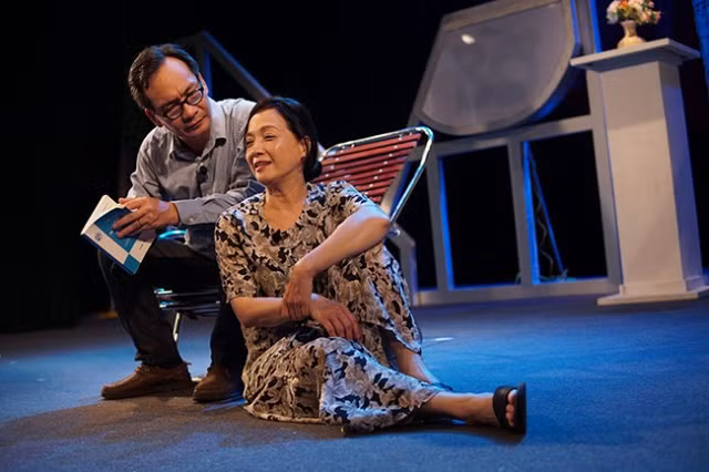 « Les rives lointaines »: deux versions, un message ảnh 3