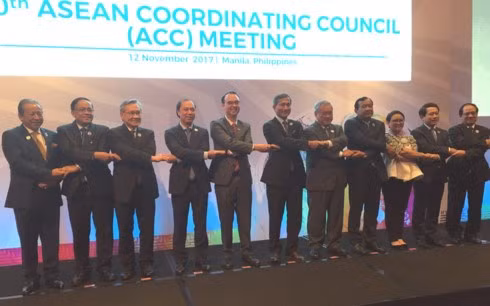 Les ministres discutent des derniers préparatifs pour le 31e Sommet de l'ASEAN ảnh 1