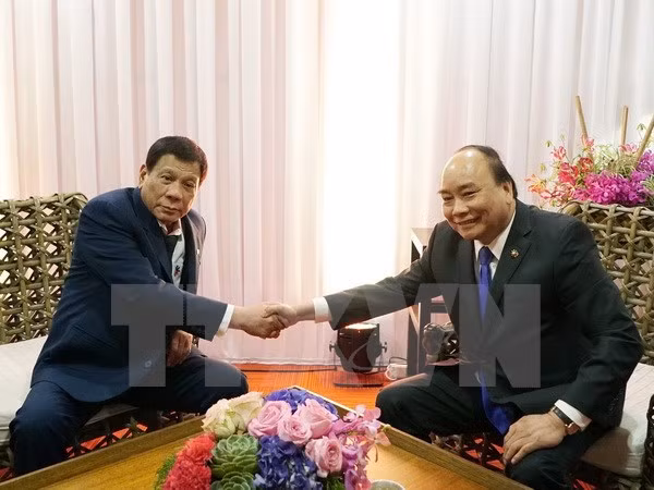 Le PM rencontre les dirigeants russe et philippin en marge du sommet de l'ASEAN ảnh 2