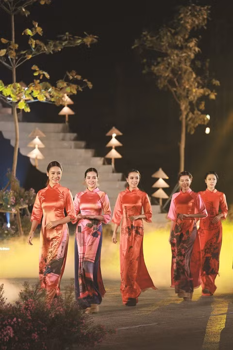 Le village de couture des tuniques de Trach Xa, l’empire du mâle ảnh 1