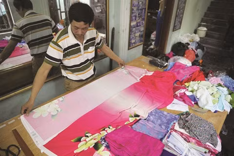 Le village de couture des tuniques de Trach Xa, l’empire du mâle ảnh 2