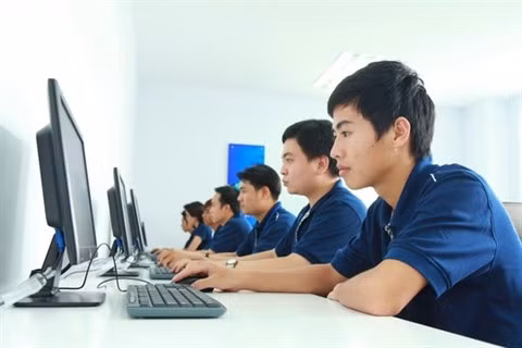Les technologies informatiques engagent à tour de bras ảnh 2