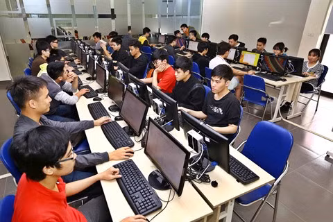 Les technologies informatiques engagent à tour de bras ảnh 1