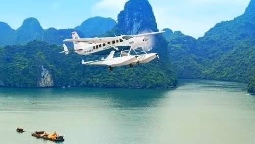 Tours d'hydravion à Ha Long: 3.500 passagers en un an ảnh 1