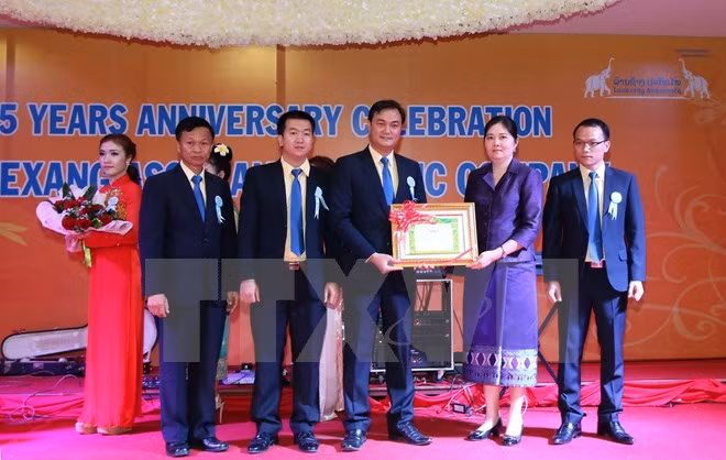 La compagnie d'assurances LAP contribue aux relations Vietnam-Laos ảnh 1