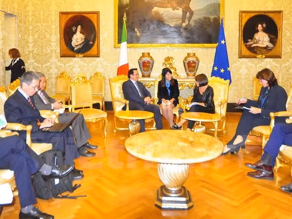 Des communistes vietnamiens en visite de travail en Grèce et en Italie ảnh 1