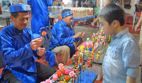 Ouverture du Festival culturel, touristique et des villages de métiers traditionnels de Hanoi 2015 ảnh 1