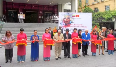 Ouverture d'une exposition de photos sur la femme vénézuélienne à Hanoi ảnh 1