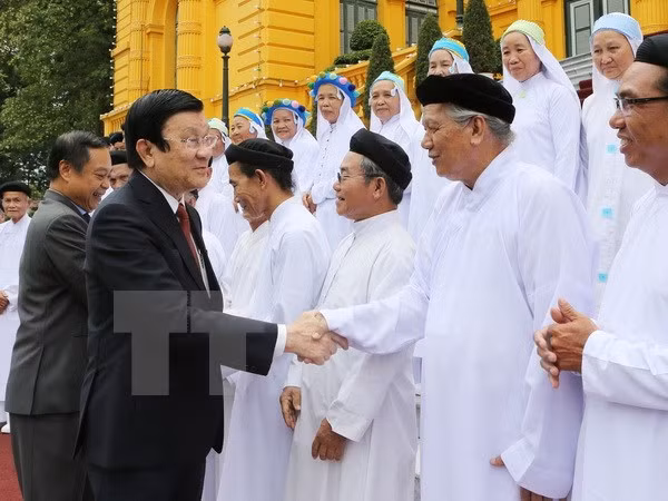 Le président Truong Tan Sang reçoit des dignitaires de l'Église caodaïste du Vietnam ảnh 1