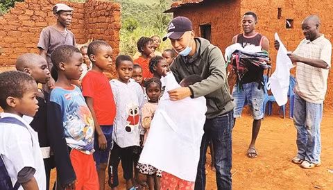 Un bienfaiteur vietnamien en Angola ảnh 3