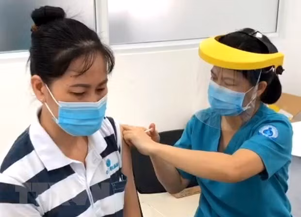 Ho Chi Minh-Ville continuera la vaccination contre le COVID-19 tout au long du Têt ảnh 1