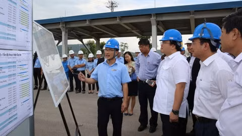 Mise en chantier du port international de l’aciérie de Nghi Son ảnh 1