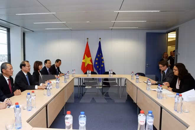 L’UE souhaite coopérer davantage avec le Vietnam ảnh 1