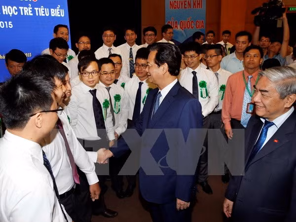 Rencontre entre le Premier ministre et de jeunes scientifiques brillants ảnh 1