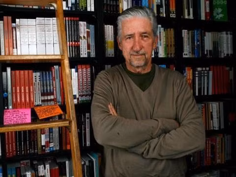 Le Vietnam rend hommage au militant anti-guerre américain Tom Hayden ảnh 1