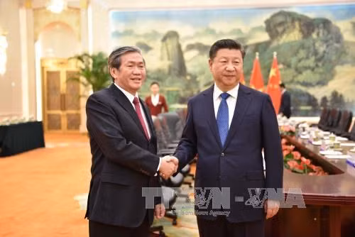 Le Vietnam prend en considération les relations avec la Chine ảnh 1