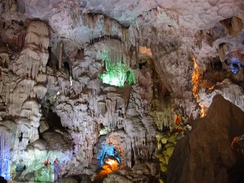 Thiên Hà, une galaxie nichée dans la montagne à Ninh Binh ảnh 1