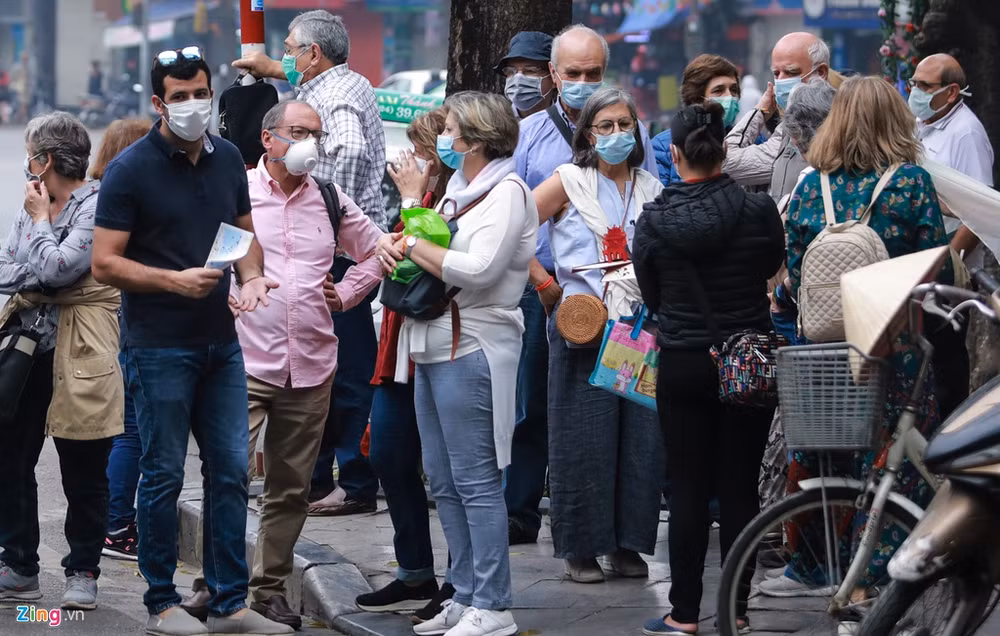 COVID-19: Les visiteurs étrangers confiants en les mesures prises par Hanoi ảnh 1