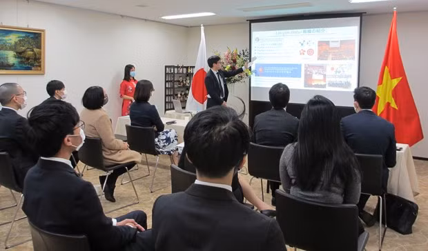 Le Japon soutient des étudiants vietnamiens touchés par la pandémie de COVID-19 ảnh 1