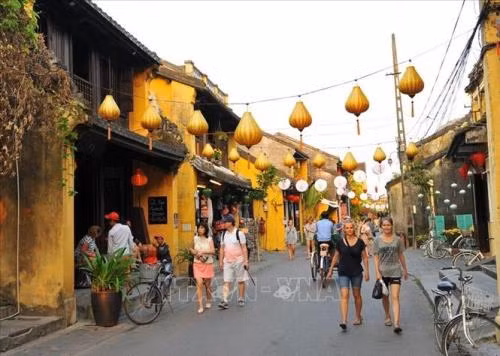 Des visites dans les destinations touristiques de plusieurs localités suspendues ảnh 1