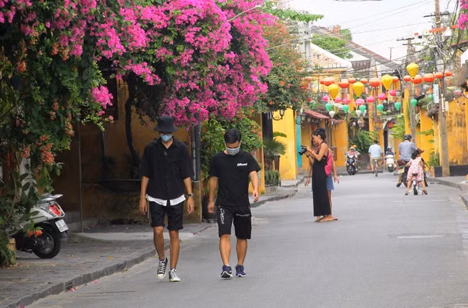 Des destinations touristiques à Hoi An vont accueillir de nouveau des touristes ảnh 1
