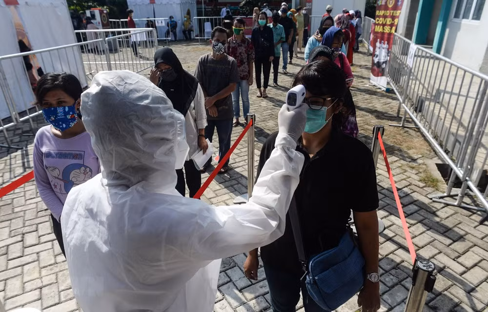 L'Indonésie privilégie le développement économique et la protection de la santé des habitants ảnh 1 L'Indonésie privilégie le développement économique et la protection de la santé des habitants ảnh 1
