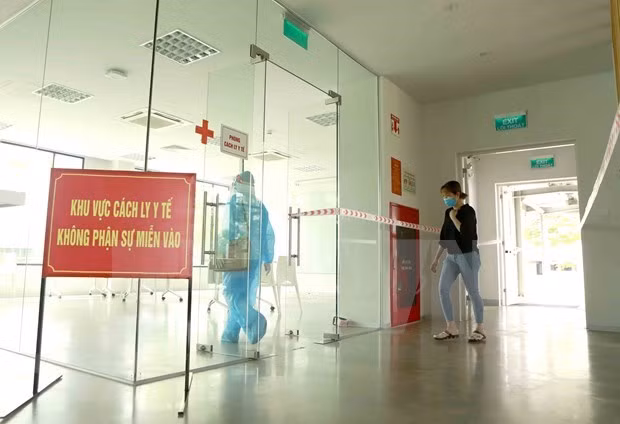 Le Vietnam franchit la barre des 10.000 cas et s’efforce de freiner l’épidémie ảnh 1