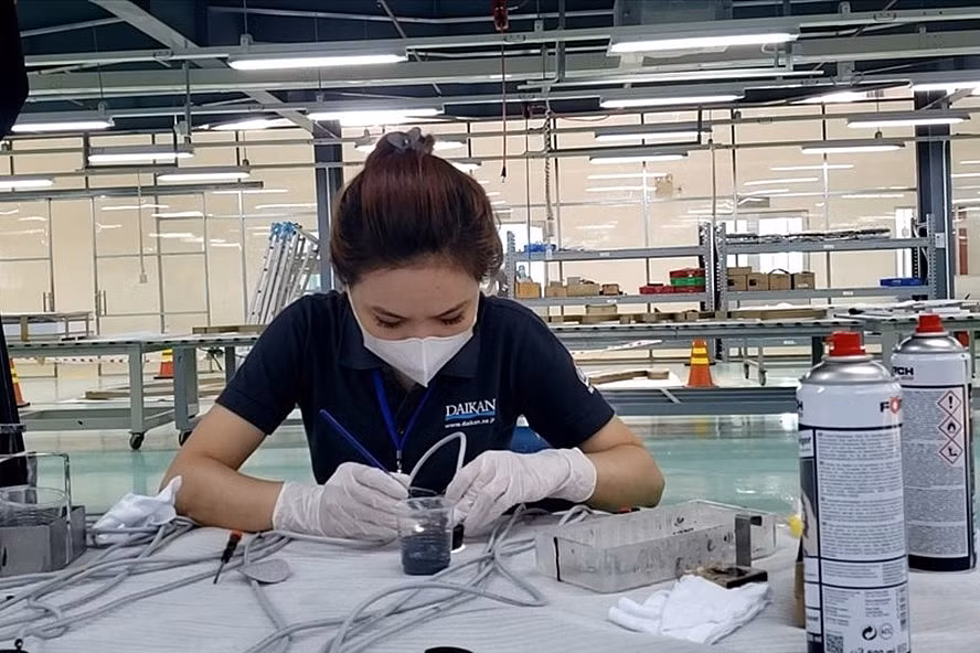 Après quatre mois de recul, le secteur manufacturier se redresse progressivement ảnh 1