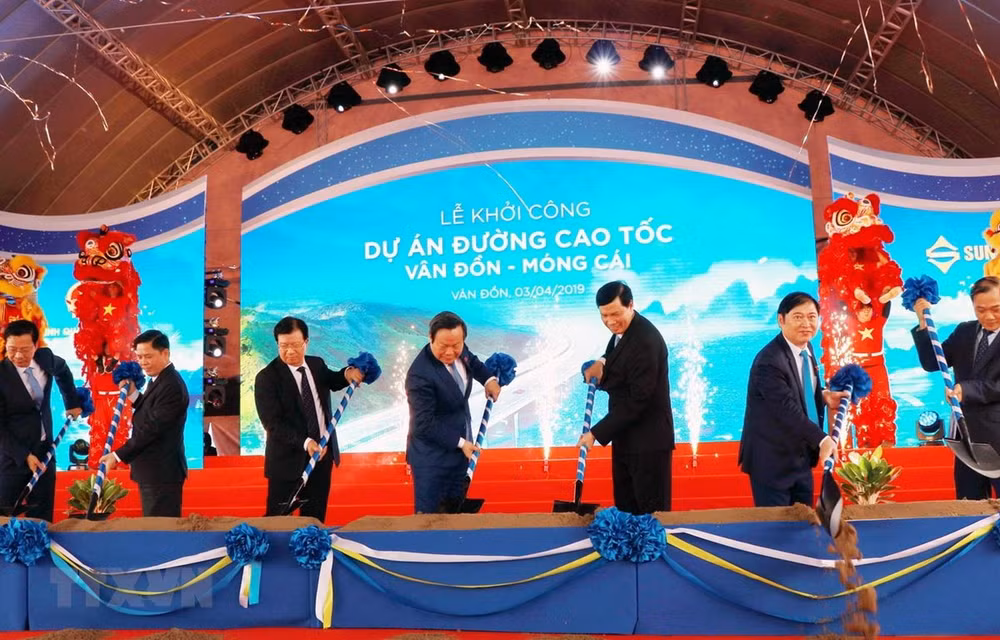 Mis en chantier de l'autoroute Van Don-Mong Cai ảnh 1