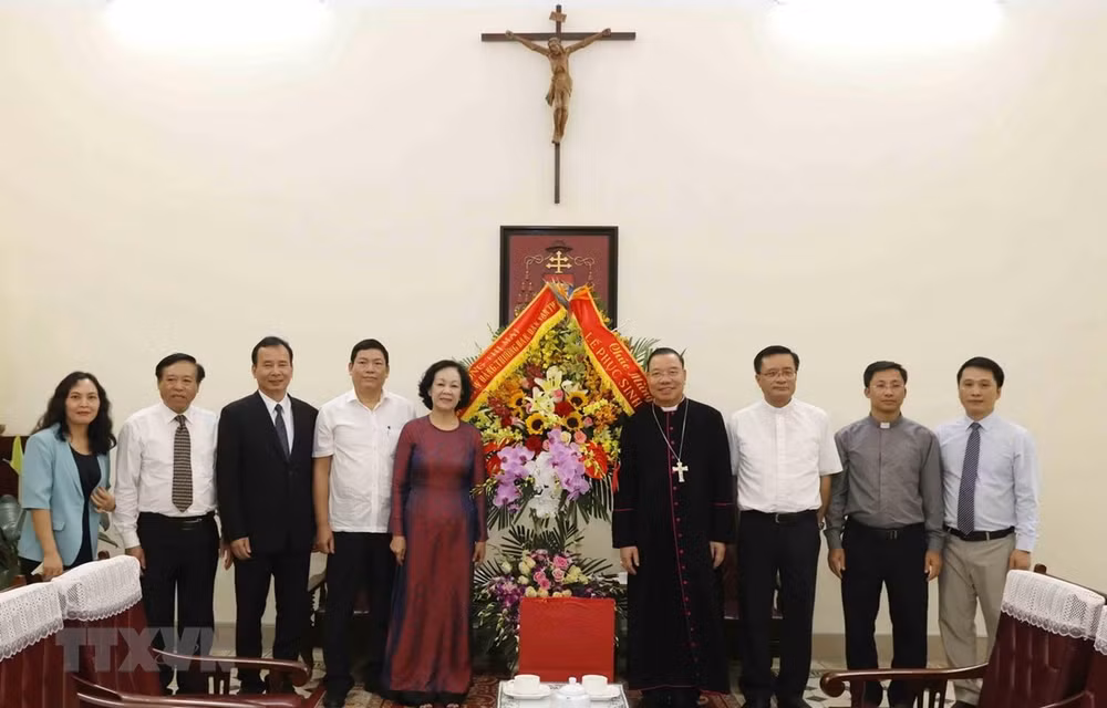 Pâques: félicitations aux catholiques de Hanoï ảnh 1