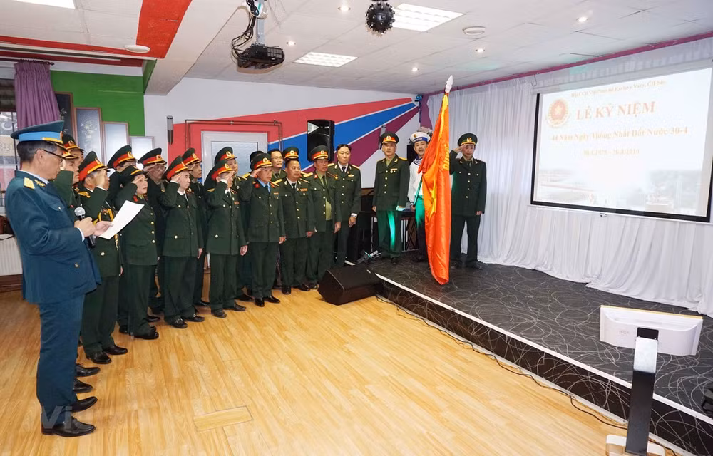 La libération du Sud fêtée par des anciens combattants vietnamiens en République tchèque ảnh 1