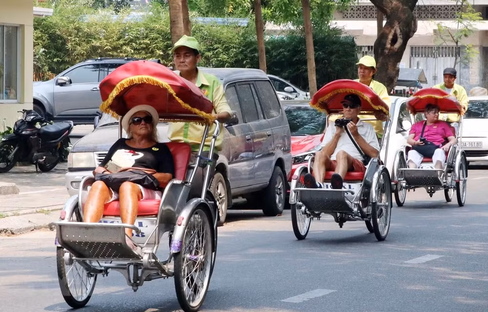 Da Nang attire un grand nombre de touristes à l'occasion de la Fête nationale ảnh 1