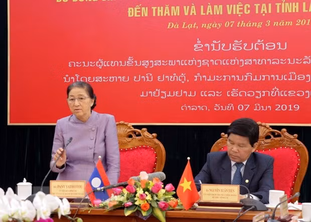 La présidente de l'AN laotienne en visite de travail à Lam Dong ảnh 1