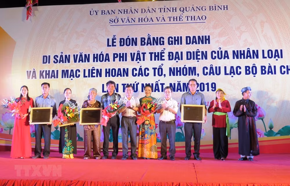 Quang Binh reçoit le certificat de l’UNESCO pour l’art du bài choi ảnh 1