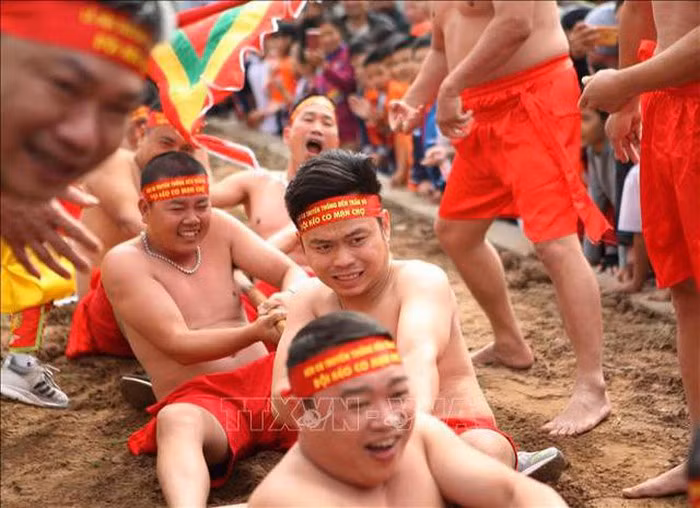 Réception du certificat de l'UNESCO pour le jeu de tir à la corde du temple de Tran Vu ảnh 1 Réception du certificat de l'UNESCO pour le jeu de tir à la corde du temple de Tran Vu ảnh 1