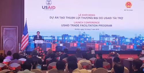 Lancement du projet de facilitation du commerce financé par l'USAID ảnh 1