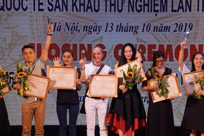 Clôture du 4e Festival de théâtre expérimental à Hanoï ảnh 1