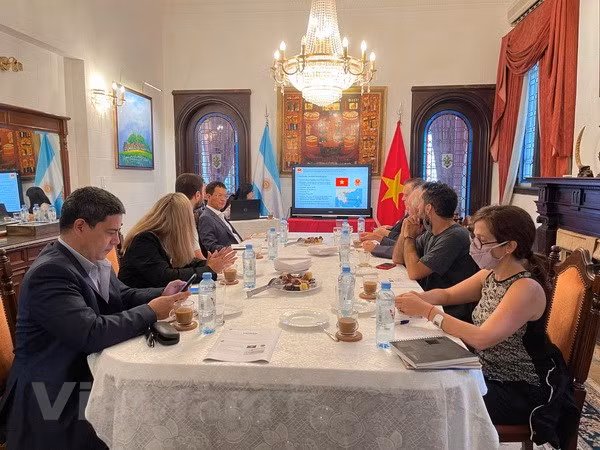 Présentation de la situation du Vietnam à la presse argentine ảnh 2