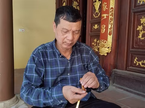 Lê Ba Chung, gardien du métier de doreur à Kiêu Ky ảnh 1