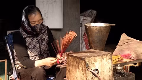 Le village de l’encens de Quang Phu Câu se prépare pour le Têt ảnh 2