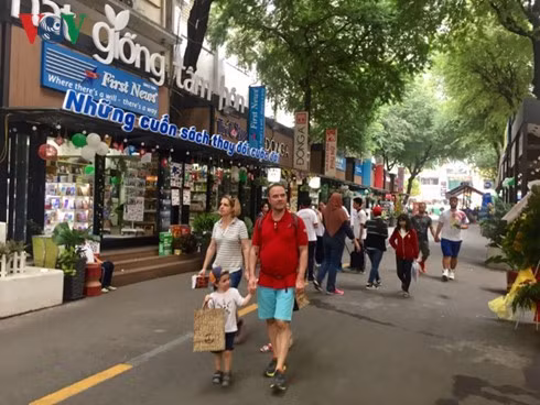 Depuis sa création, la rue des livres à Ho Chi Minh-Ville a accueilli 11,5 millions de visiteurs ảnh 1