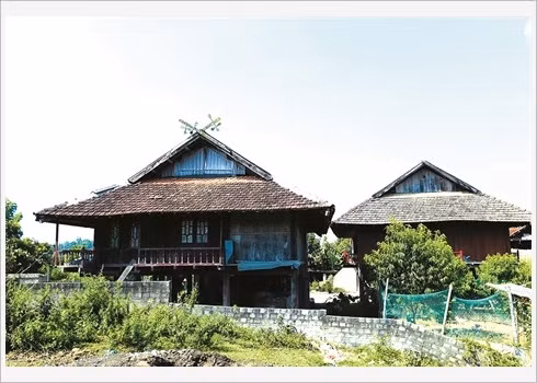 Le khau cút, symbole décoratif des maisons des Thai noirs ảnh 1 Le khau cút, symbole décoratif des maisons des Thai noirs ảnh 1