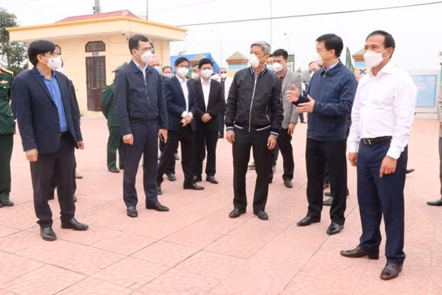 Hai Duong doit profiter des "opportunités en or" pour éradiquer la pandémie de COVID-19 ảnh 1