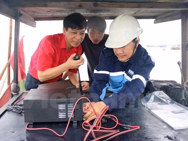 Des équipements ICOM offerts aux pêcheurs ảnh 1