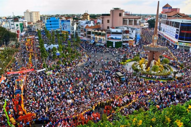 Une grande manifestation de solidarité ảnh 1