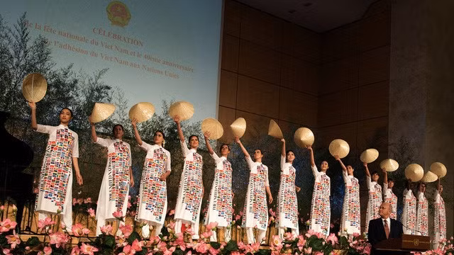 Quand l'"ao dài" est présenté au siège de l’ONU à Genève ảnh 1
