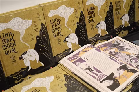 Table ronde "Le passé vivant" et présentation du livre d'art Linh Nam chich quai ảnh 1