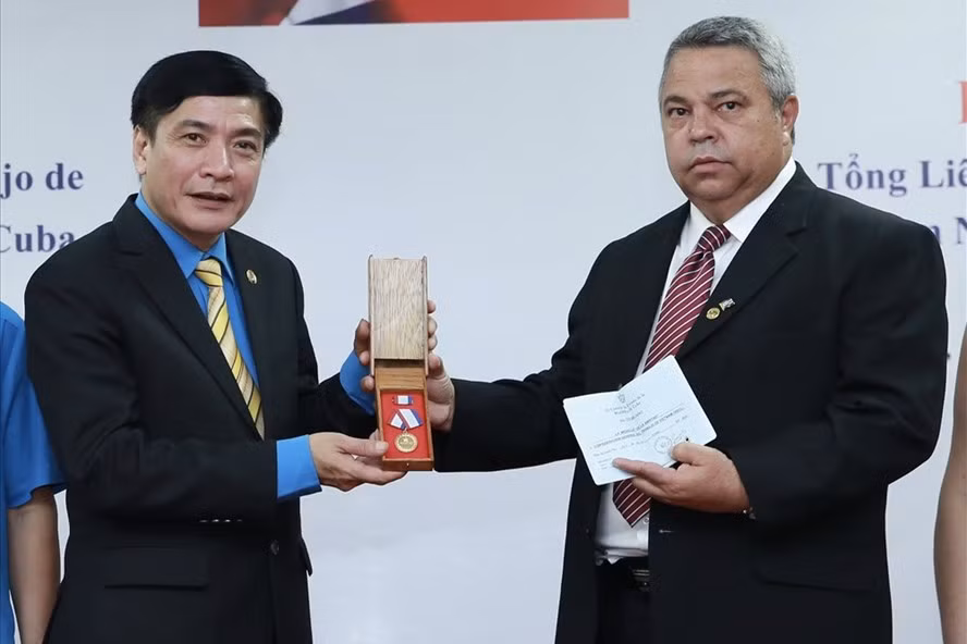 Renforcement des relations syndicales entre le Vietnam et Cuba ảnh 1